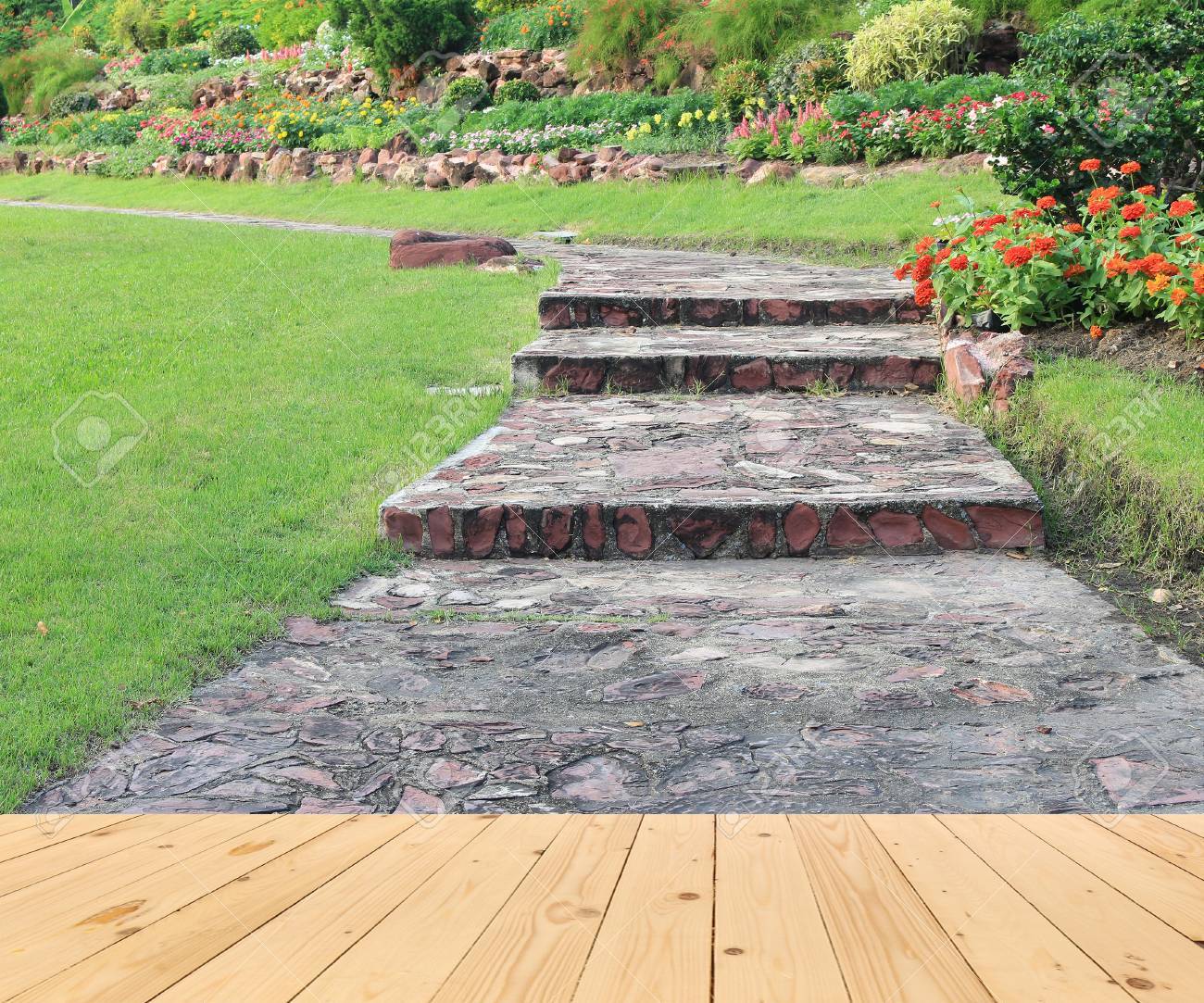 Garden Deck Pinewood With Plastic Wood Edges (Includes stairs) 16ft X 16ft Installation /Garden