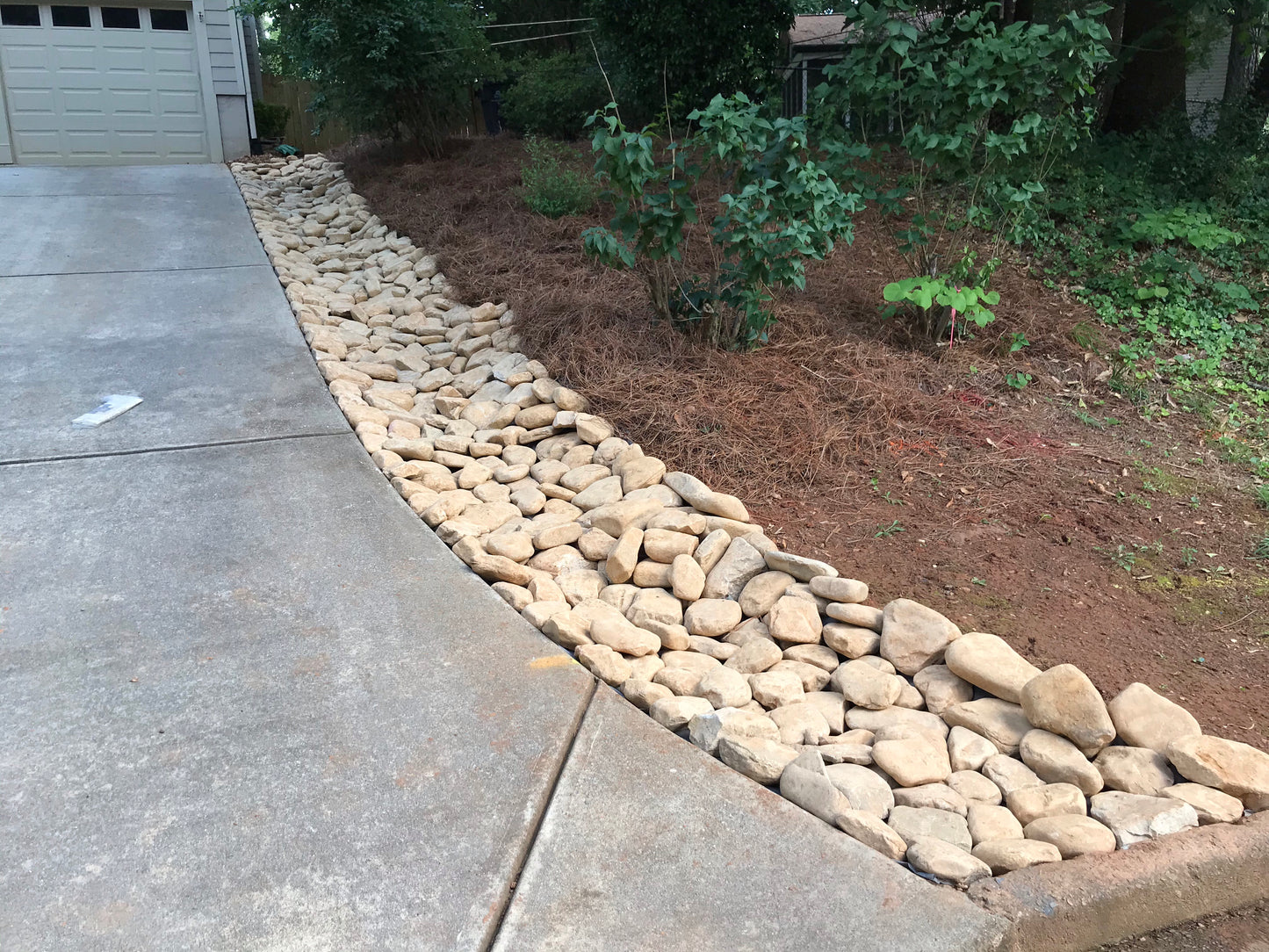 Flat River Rock 4″-8″ by Square Foot Installation /Hardscapes/Aggregates