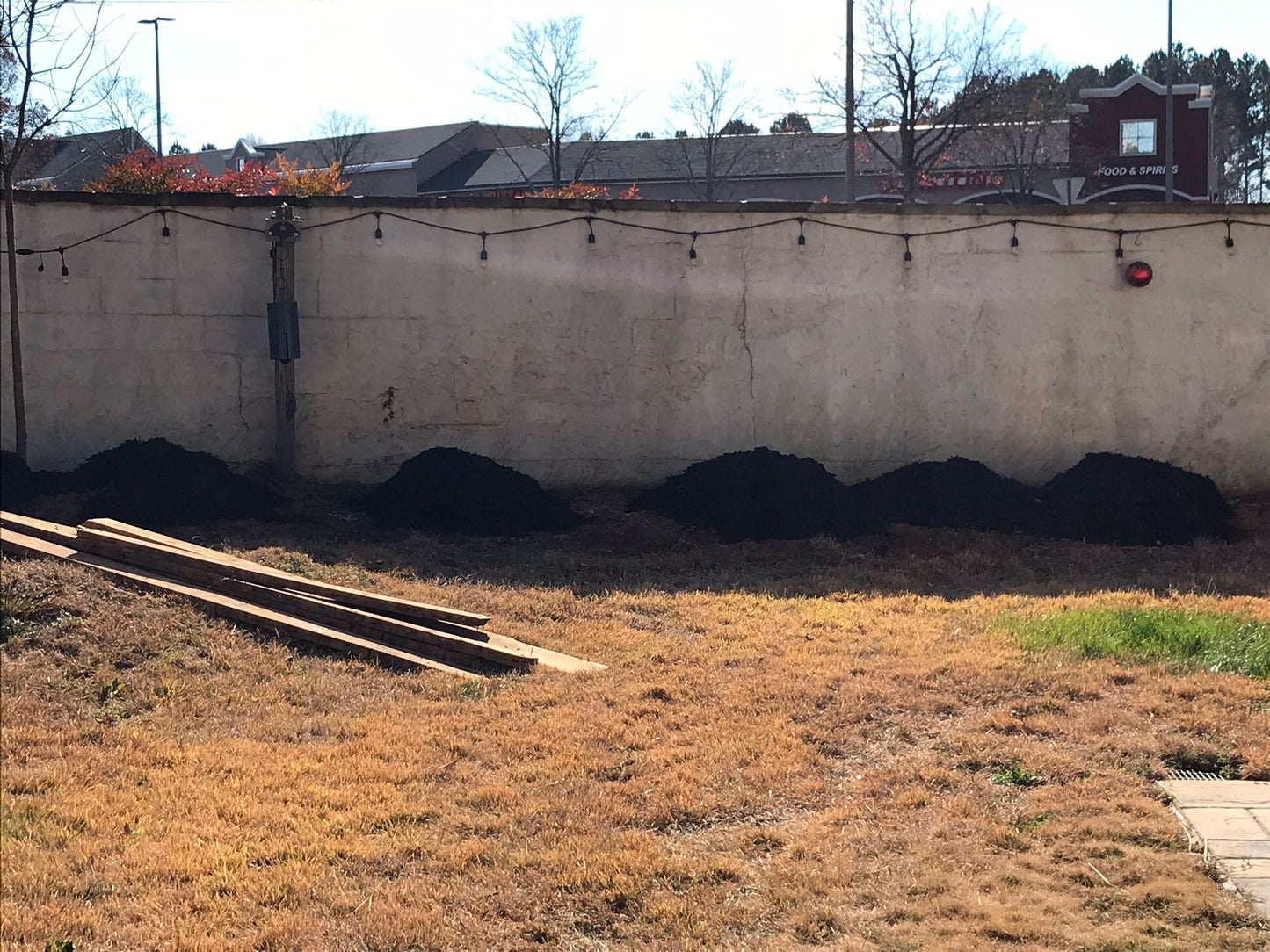 Black Hardwood Mulch Installation /Hardwood mulch