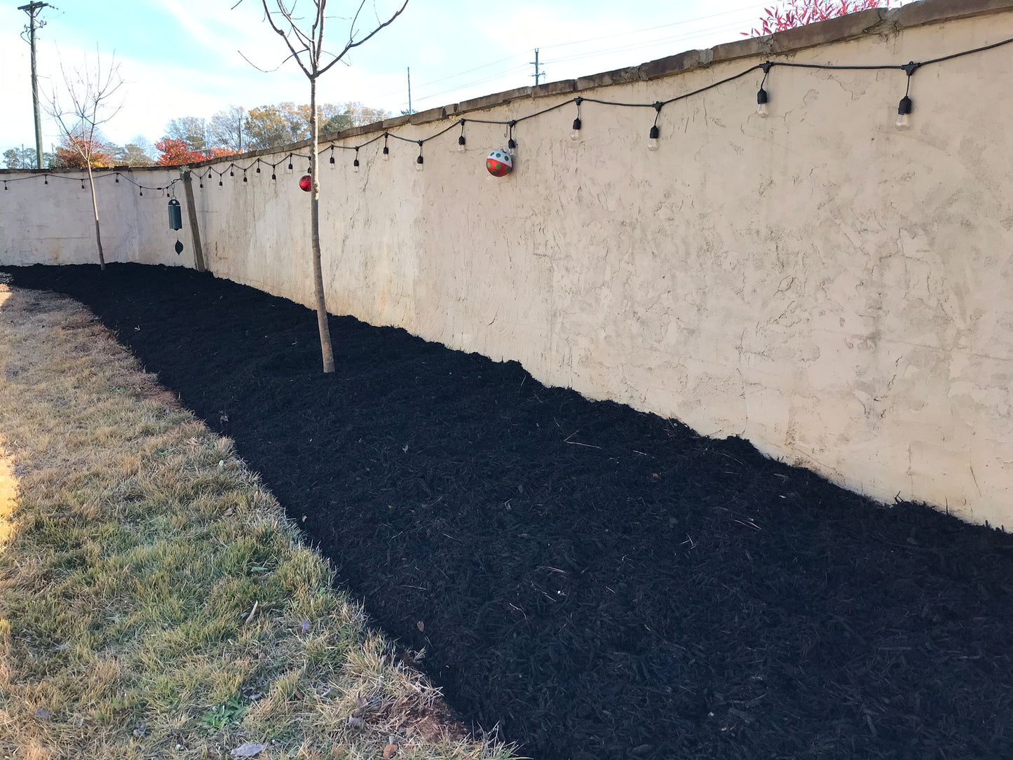 Black Hardwood Mulch Installation /Hardwood mulch