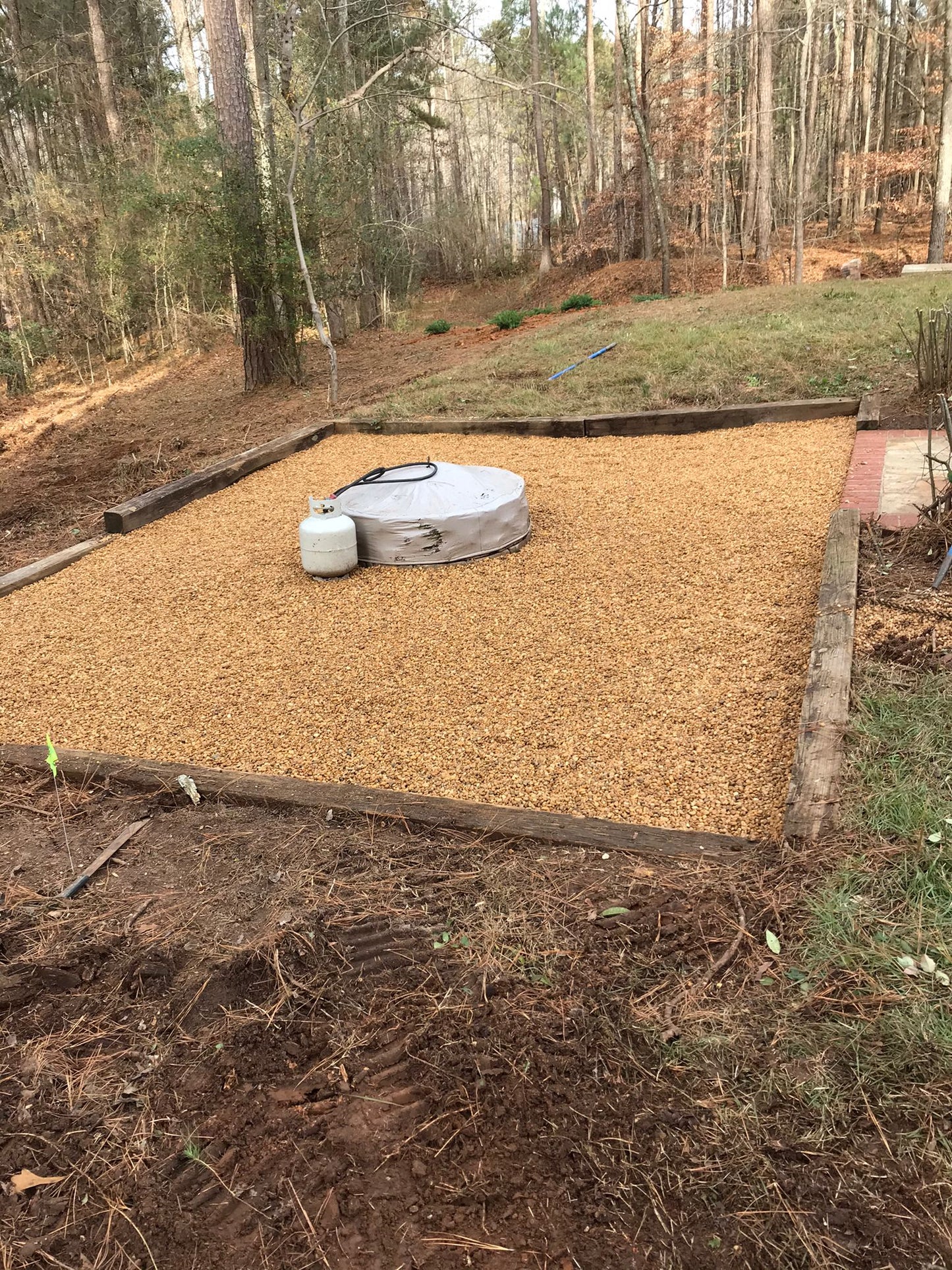 Ton (T) Pea Gravel Installation/Hardscapes/Aggregates